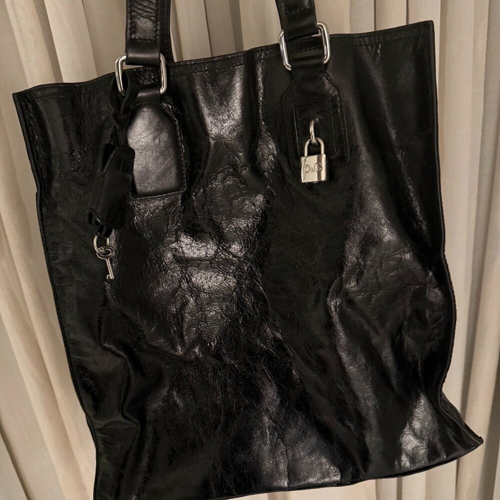 D&G tote